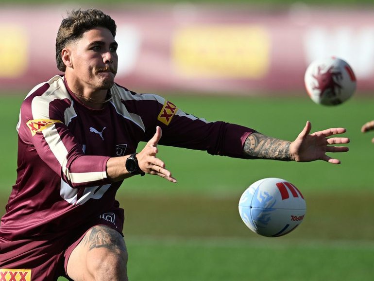 Reece Walsh has kept the balls in the air over exactly where he will play for Queensland. (Darren England/AAP PHOTOS)