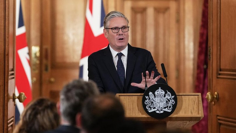 "A full ban is the right choice," Prime Minister Keir Starmer says on a social media ban for teens.