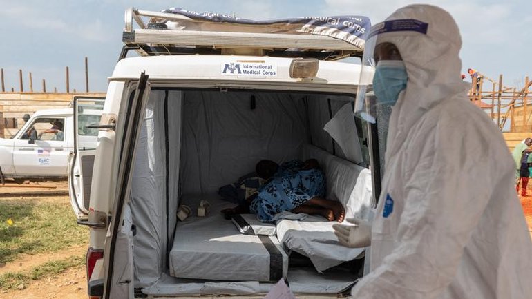 Security incidents have complicated matters for Ebola medics in the Democratic Republic of Congo. 