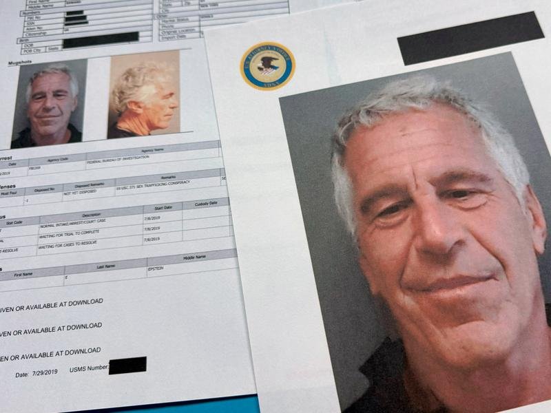 A US judge has unsealed a note, which Jeffrey Epstein's former cellmate said he found.