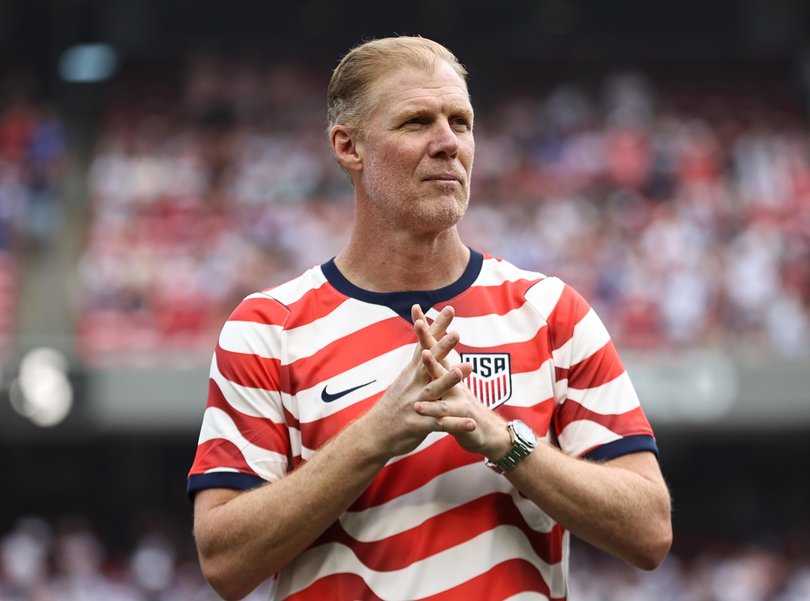 Alexi Lalas described the Socceroos as average.