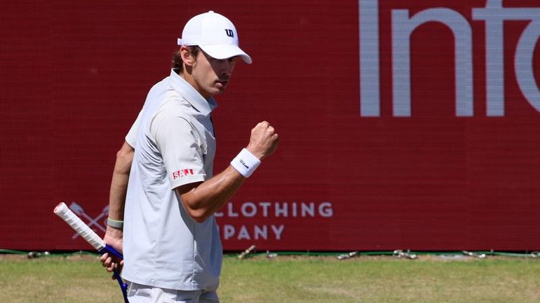 Alex de Minaur en route to his convincing victory over Denis Shapovalov at Queen's Club. 