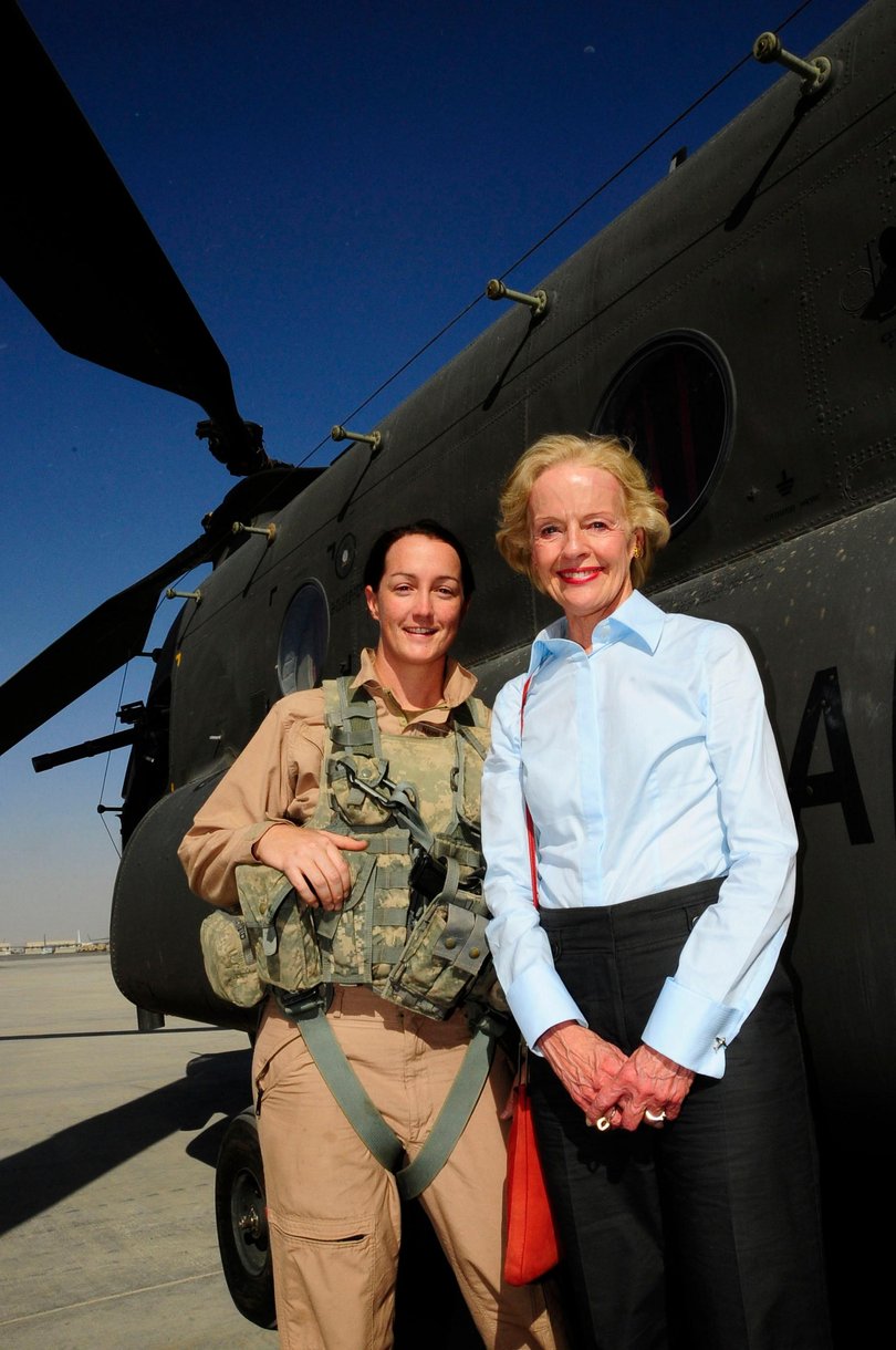 CAPT Naomi Rogusz and Her Excellency Ms Quentin Bryce AC alongside an Australian CH-47 Chinook Helicopter.
