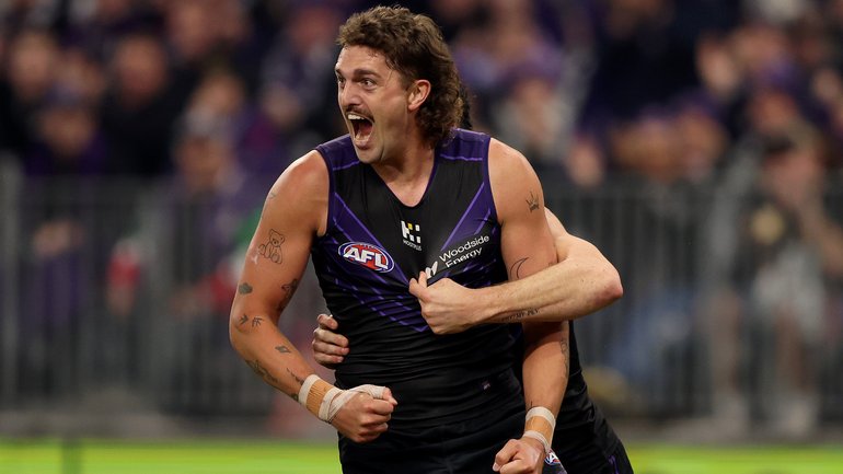 Fremantle have extended their club-record winning streak to 13 games by beating Geelong.
