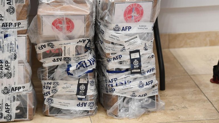 Police have thwarted an organised crime importation plot, seizing almost three tonnes of cocaine. 