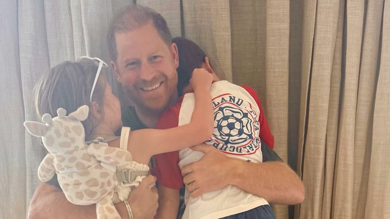 Meghan, posted the photo in Instagram to mark Father’s Day.