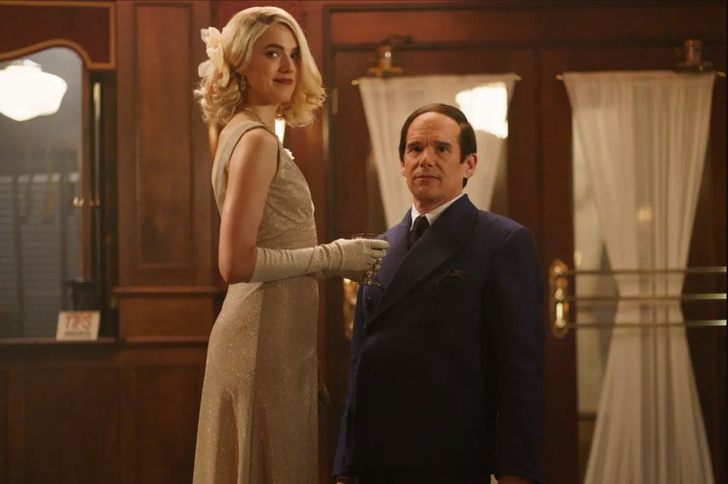 Ethan Hawke as Lorenz Hart, Margaret Qualley as Elizabeth Weiland in Blue Moon.