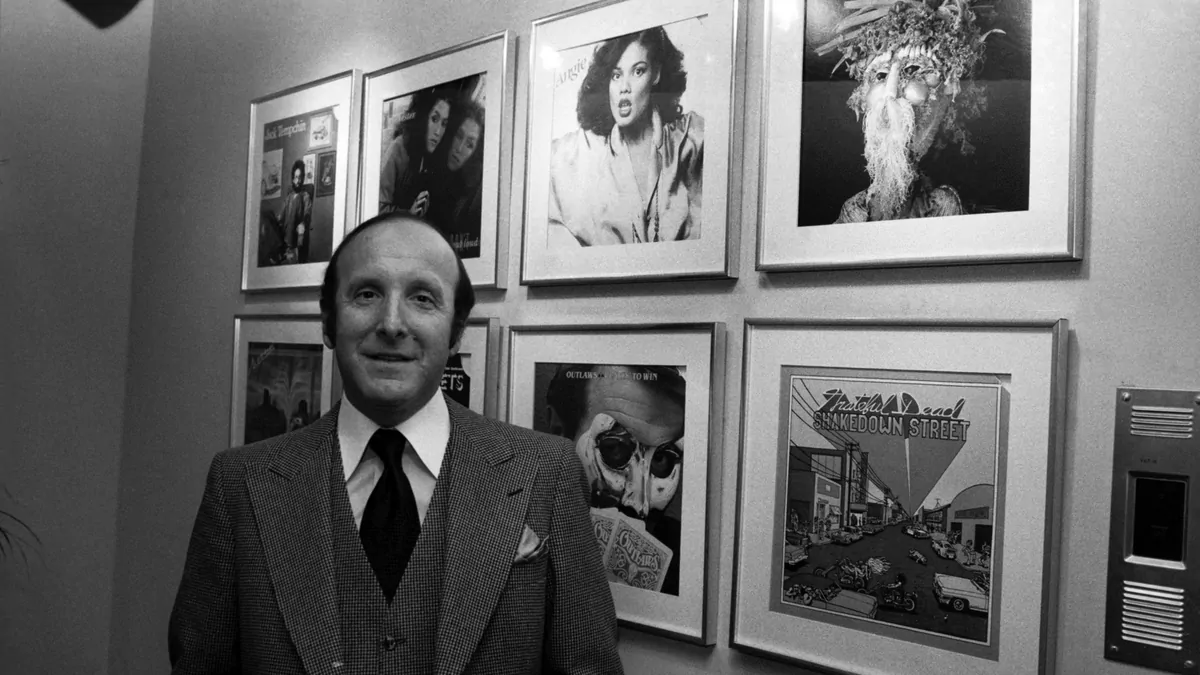 Hit-maker behind Whitney, Aretha and Mannilow dies