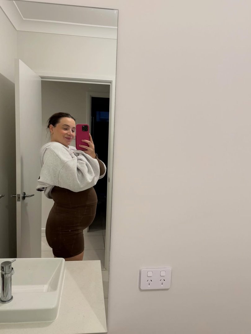 Danielle pictured 18-weeks pregnant.