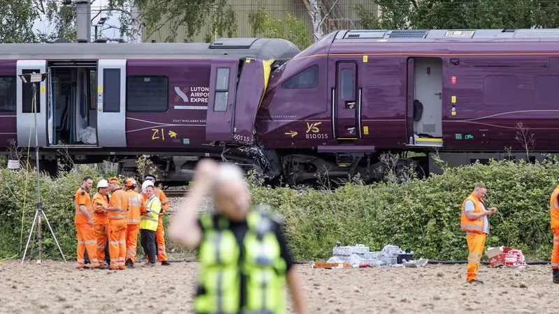 Bedford train crash: Report reveals driver Shaun Burton passed red signal before collision which injured many Bedford train crash: Report reveals driver Shaun Burton passed red signal before collision which injured many