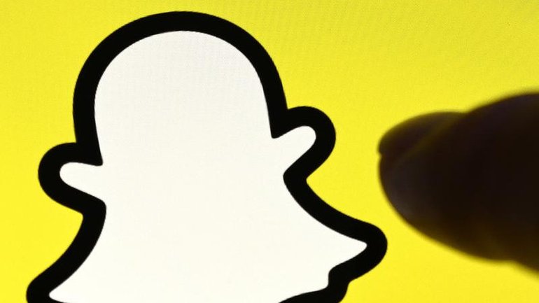 The family of a teen girl alleges Snapchat's features enabled a 25-year-old to groom and abuse her. 