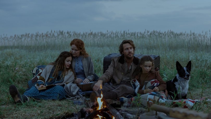Little House On The Prairie (L to R): Skywalker Hughes as Mary Ingalls, Crosby Fitzgerald as Caroline Ingalls, Luke Bracey as Charles Ingalls, Alice Halsey as Laura Ingalls.