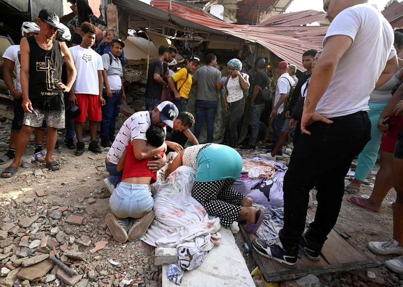 People react next to the body of a casualty in the aftermath of earthquakes in La Guaira, Venezuela, June 25, 2026. 