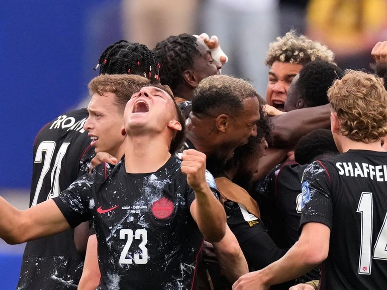 Canada have scored a late goal to win their World Cup knockout clash with South Africa. (AP PHOTO)