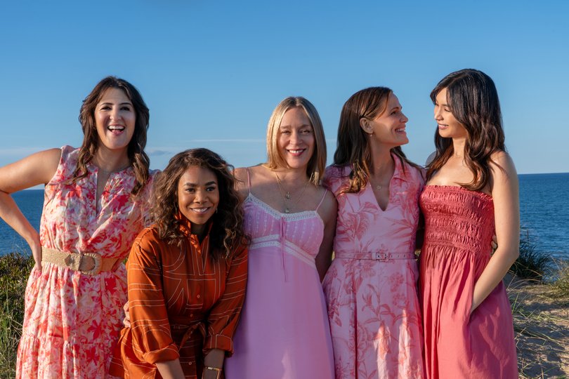 D'Arcy Carden, Regina Hall, Chlo Sevigny, Jennifer Garner and  Gemma Chan in Five Star Weekend.