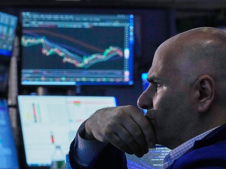 Wall Street is climbing as the US and Iran halt attacks and Comcast shares soar. 