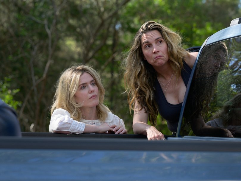 Dyer and Hegney in a scene from season three.