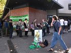 A report into the 2025 federal election revealed a rise in ugly scenes during voting. (Joel Carrett/AAP PHOTOS)