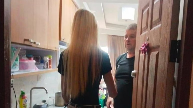 A friend of Tunchanok Donhomla visits the room in Thailand where Australian man Simon Carman allegedly murdered the Thai teenager Unknown