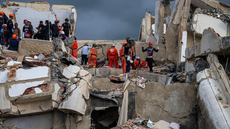 Some 2295 deaths have been recorded in Venezuela but the toll is expected to be much higher. 