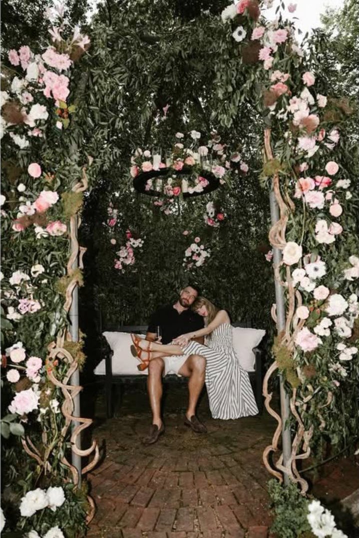 Superstar couple Taylor Swift and Travis Kelce announced their engagement.