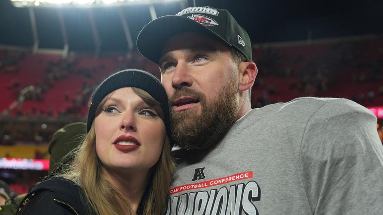 There's speculation the celebrity couple will tie the knot over the July 4 holiday weekend. (AP PHOTO)