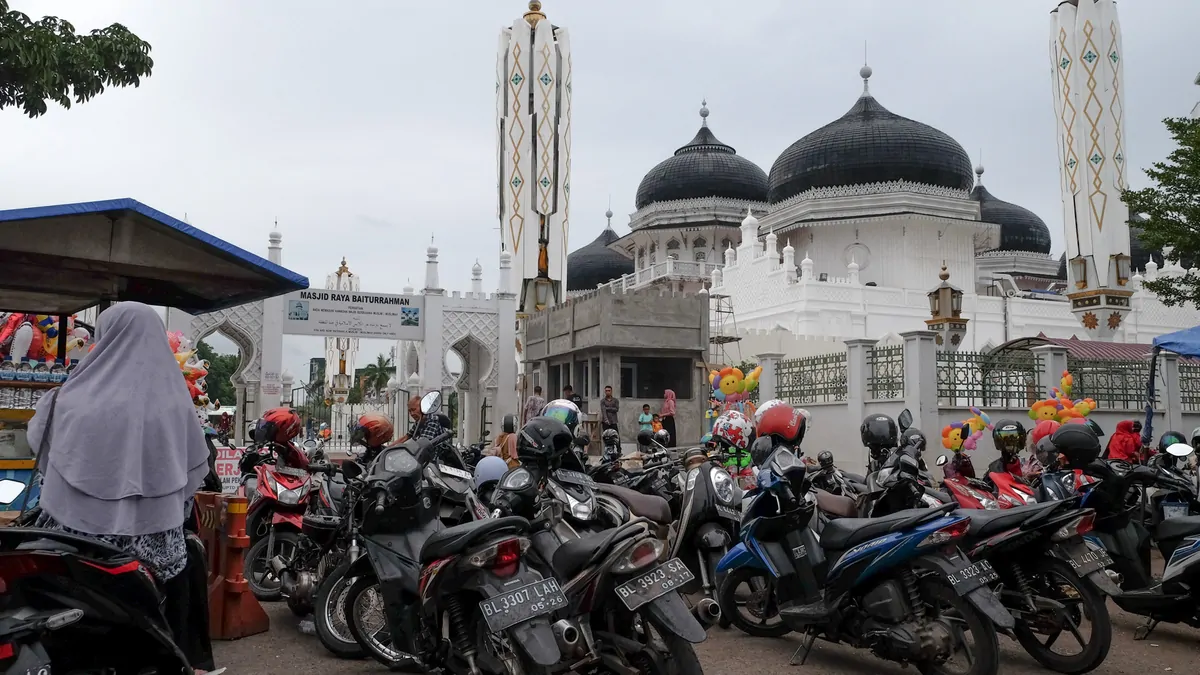 TikTok couple caned in Indonesia for kissing on livestream in conservative Aceh province