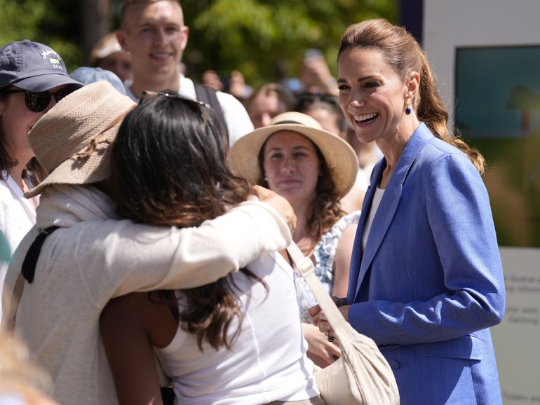 The Princess of Wales proved she isn’t afraid to roll up her sleeves and mingle with the masses at day four of Wimbledon. 