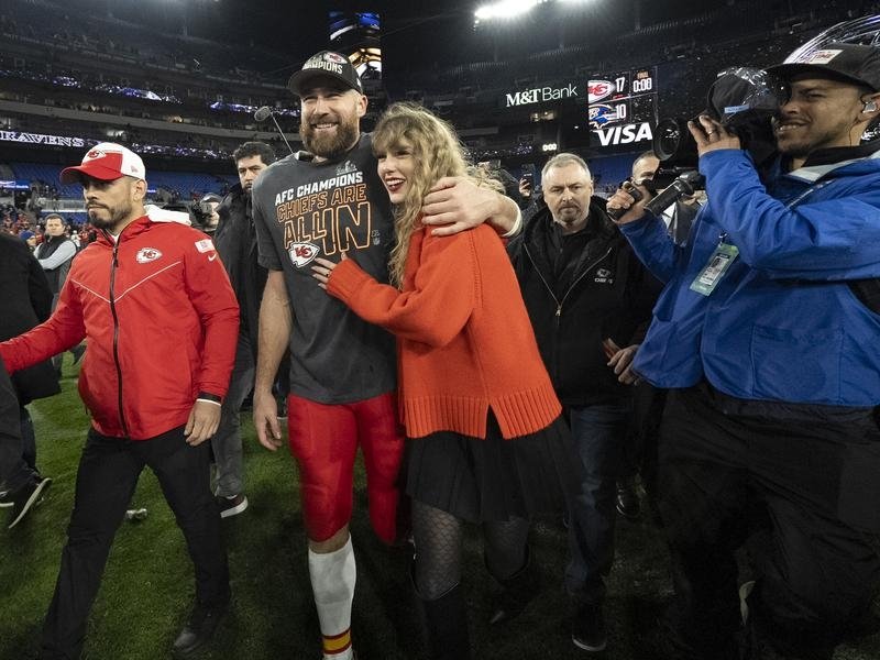Taylor Swift with boyfriend Travis Kelce. Picture: 