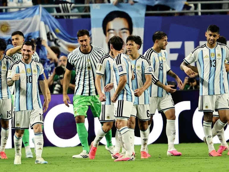 RELIEF: Lionel Messi's Argentina needed extra time to fend off tiny Cape Verde to advance. (EPA PHOTO)