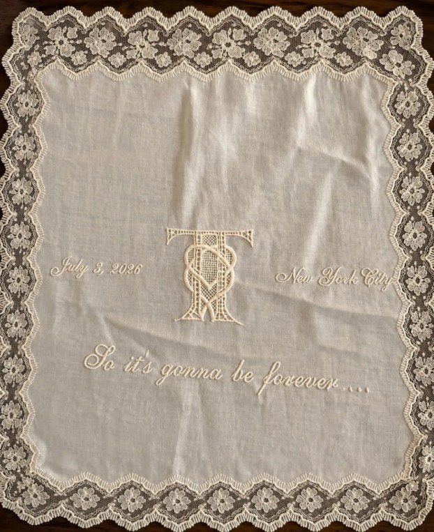 The pair also provided guests with embroidered handkerchiefs for any emotional moments throughout the evening.