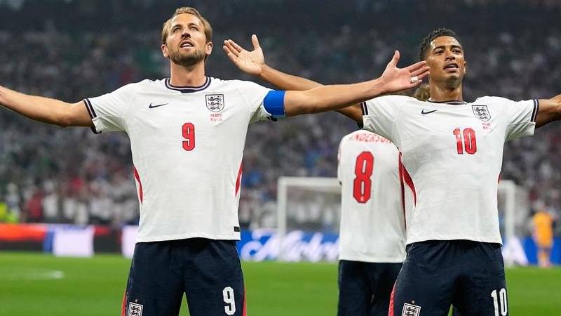 Jude Bellingham (10) and Harry Kane (9) have helped England beat Mexico in a chaotic World Cup clash (AP PHOTO)