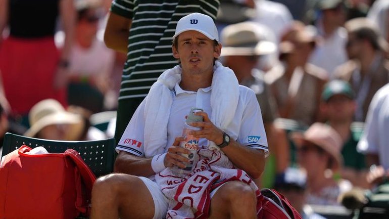 An ice towel failed to prevent Alex de Minaur's latest grand slam meltdown.