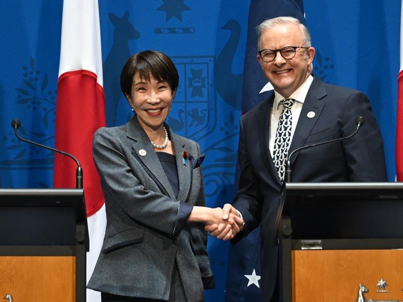 Sanae Takaichi and Anthony Albanese have signed agreements on defence, critical minerals and energy. (Lukas Coch/AAP PHOTOS)