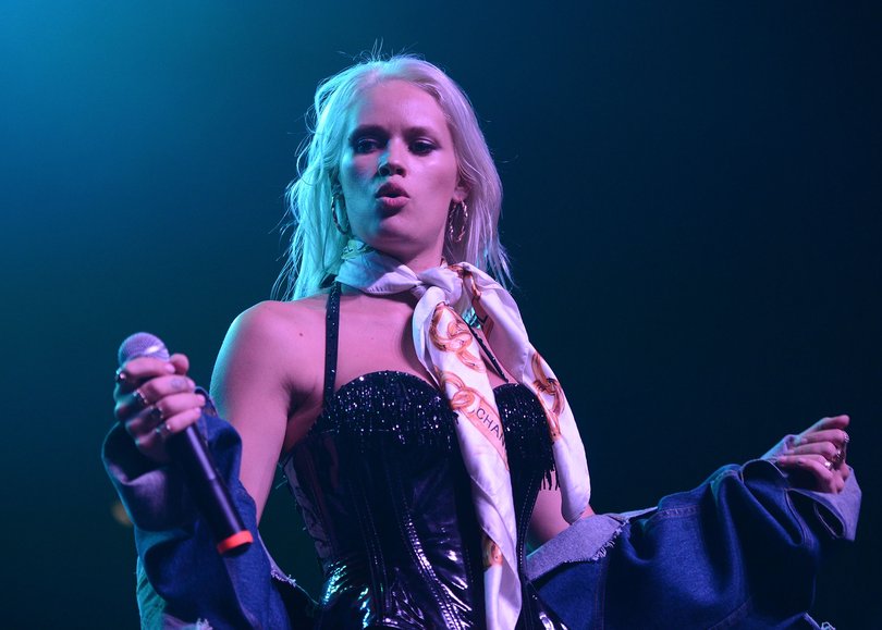 English singer Lauren Bennett has died aged 37.