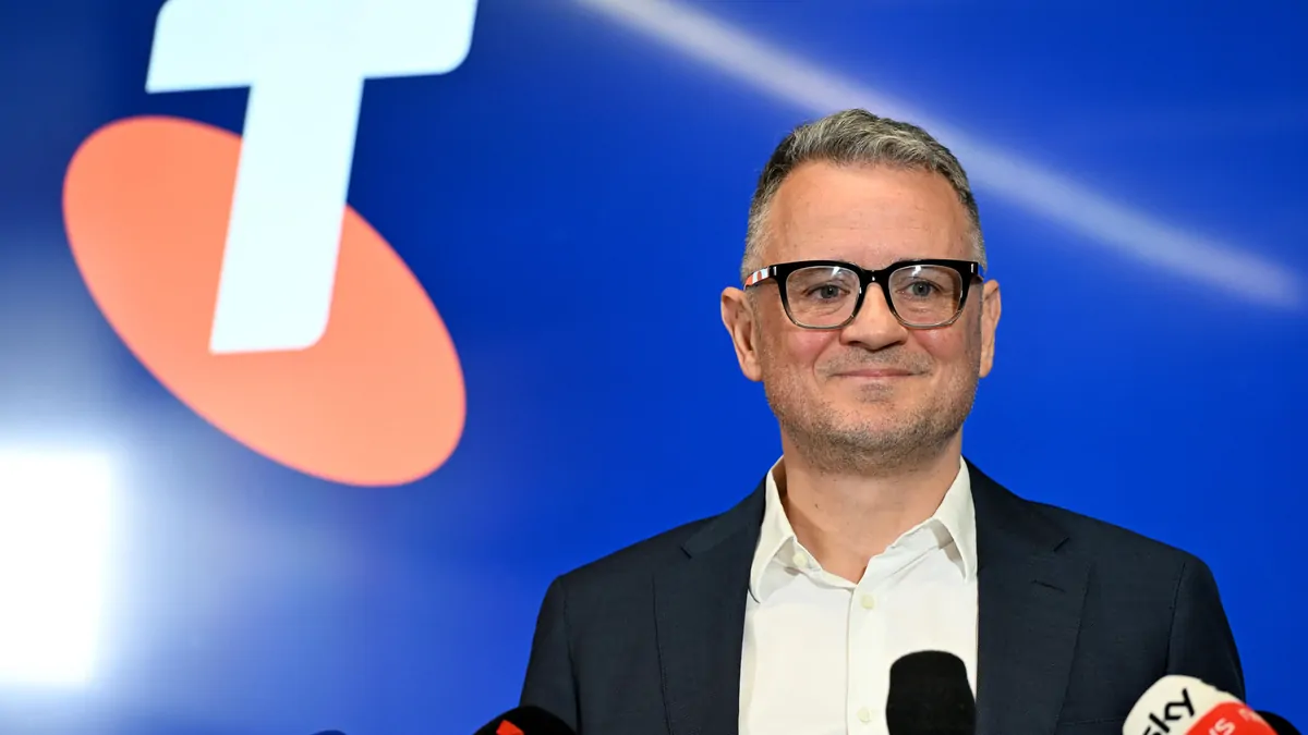 Telstra's network outage sparks morning of chaos, chief says it can still be trusted