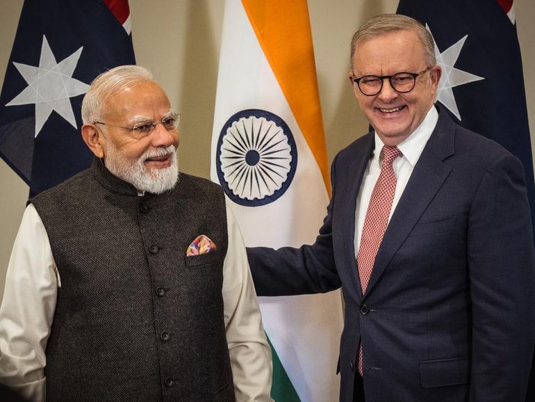 Prime Minister Anthony Albanese greets India counterpart Narendra Modi in Melbourne. (Christopher Hopkins/AAP PHOTOS)
