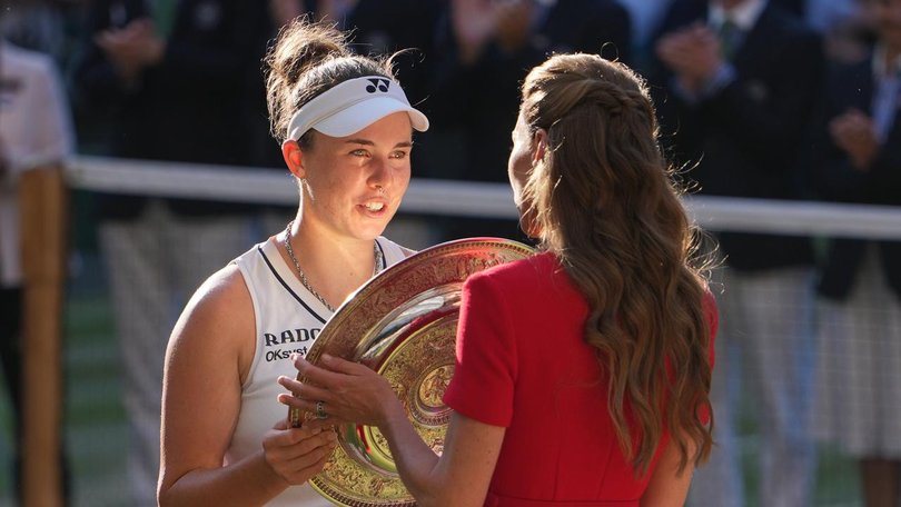 Princess Kate presents the Wimbledon Venus Rosewater Dish to singles champ Linda Noskova. (AP PHOTO)