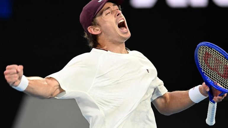 Alex de Minaur has plenty to celebrate having married and made the world's top five. 