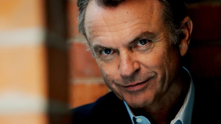 An extra who worked alongside Sam Neill has opened up on the heartfelt moment he was comforted by the leading man, who died suddenly aged 78 on Monday.