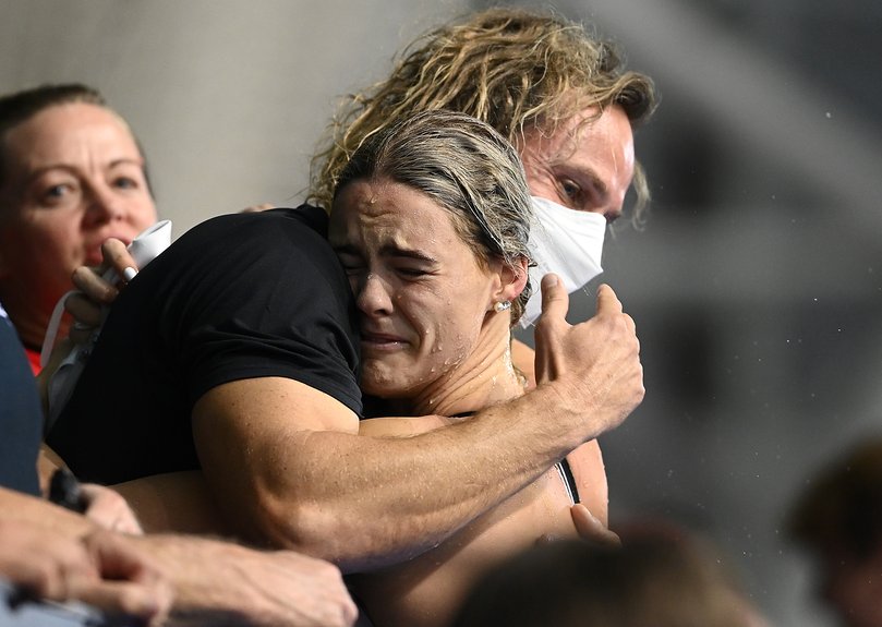 ADELAIDE, AUSTRALIA - MAY 18: Shayna Jack of Australia hugs her coach after finishing second in the Womens 100 Metre Freestyle Final during day one of the 2022 Australian Swimming Championships at SA Aquatic & Leisure Centre on May 18, 2022 in Adelaide, Australia. (Photo by Quinn Rooney/Getty Images) *** BESTPIX ***