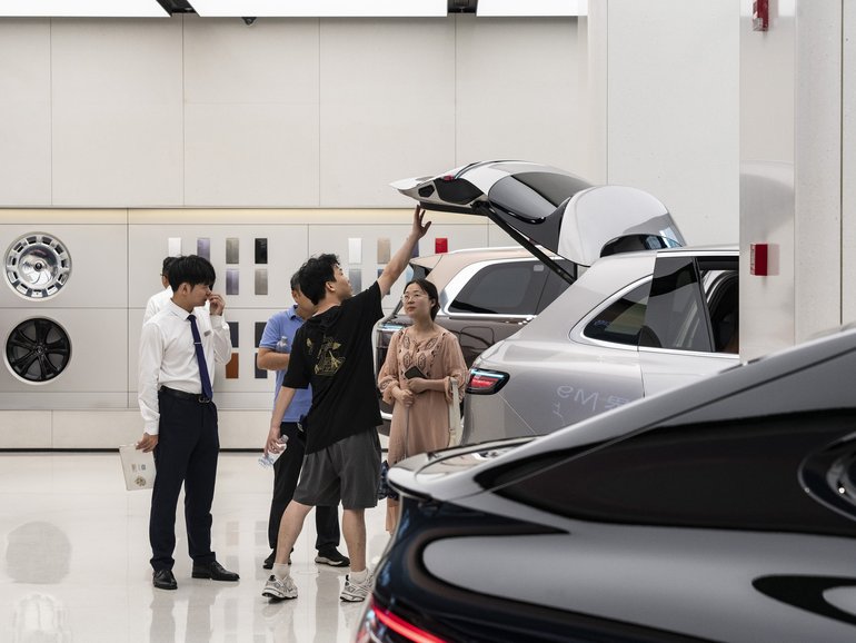 China’s factories are churning out chips, electric cars and many other products as the global boom in artificial intelligence and an energy crisis drive demand for exports — but at home, many Chinese people are feeling squeezed. 