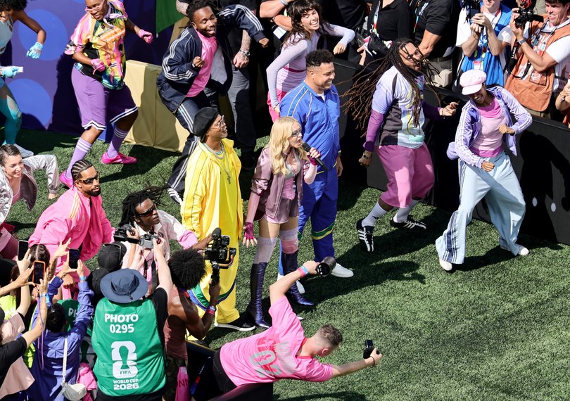 US singer Madonna flanked by former Brazilian internationals Ronaldinho (L) and Ronaldo.