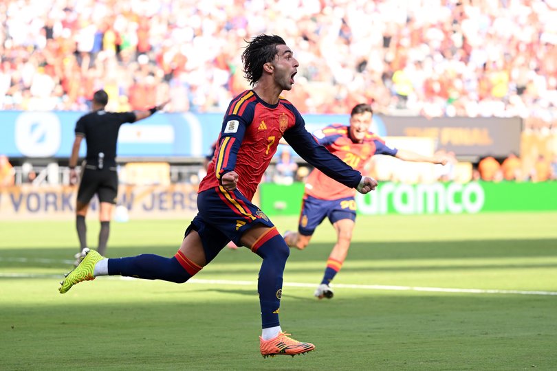 Ferran Torres celebrates his goal.