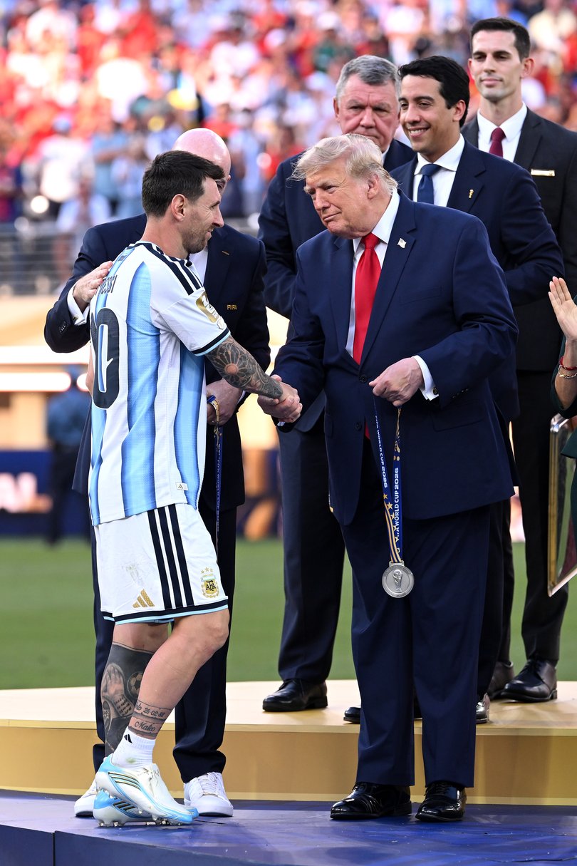 Lionel Messi gets his medal from US president Donald Trump.