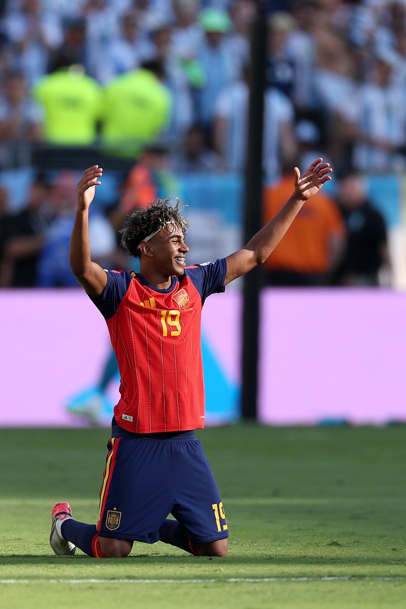 Lamine Yamal celebrates.