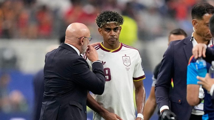 Spain head coach Luis de la Fuente has a special message for Lamine Yamal ahead of the final. (AP PHOTO)