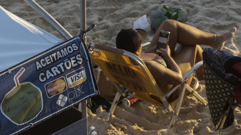 A beach kiosk at Ipanema Beach where Pix instant-payment system is accepted for rentals and beverages.