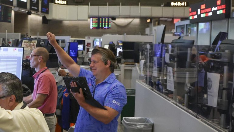 The information technology and communication services sector on Wall Street is leading gains. 