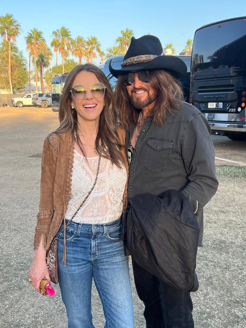 Actress Elizabeth Hurley gives insight into unexpected romance with musician Billy Ray Cyrus